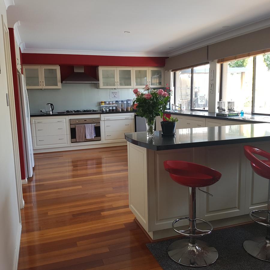 Ocean Reef Homestay Перт Экстерьер фото